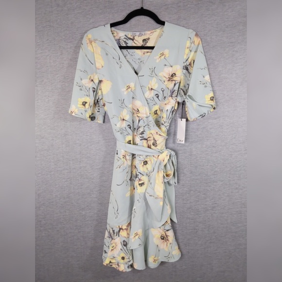 Dex Vintage Floral Style Wrap Dress - Picture 3 of 13
